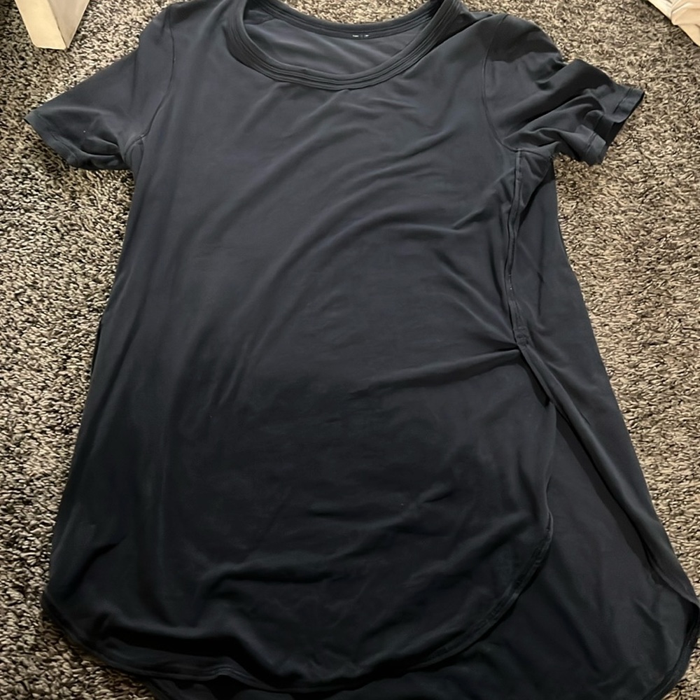 Lululemon dark blue inkwell color high side slit short sleeve top size 6